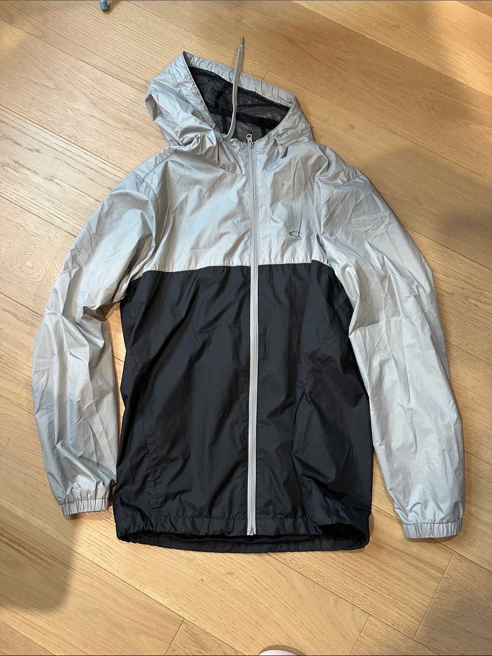 Oakley Men's Two-Tone Windbreaker Jacket - Light Gray and Black